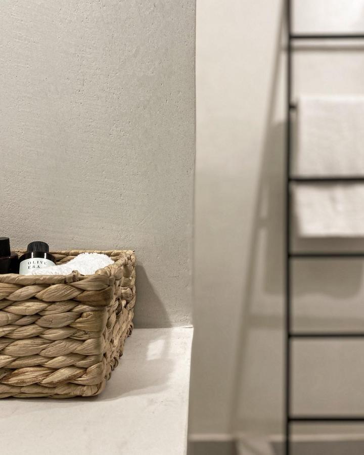 Arco Bianco Suites อาโกรตีรี ภายนอก รูปภาพ